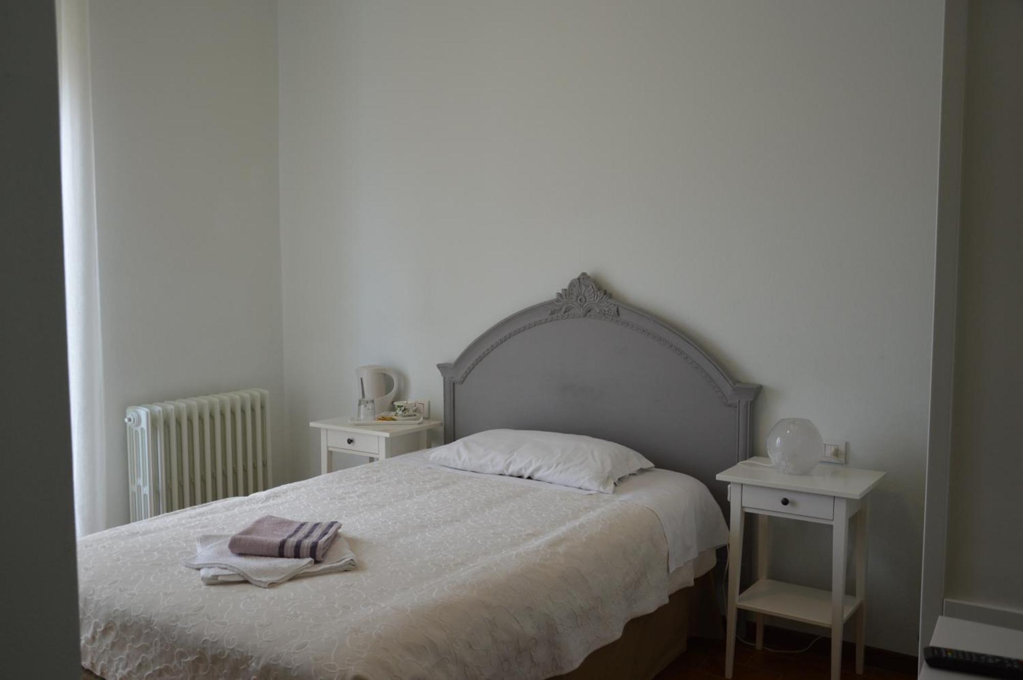B&B Cherry En Rose Lezzeno Phòng bức ảnh
